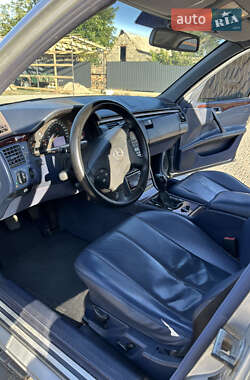 Седан Mercedes-Benz E-Class 2000 в 
