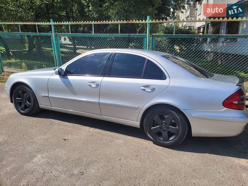 Седан Mercedes-Benz E-Class 2004 в Львове