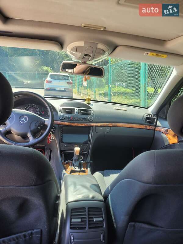 Седан Mercedes-Benz E-Class 2004 в Львове