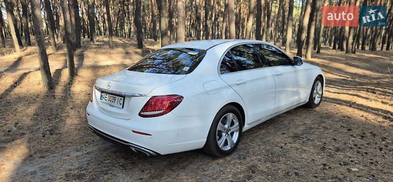 Седан Mercedes-Benz E-Class 2017 в Дніпрі