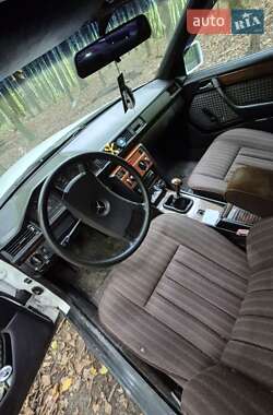 Седан Mercedes-Benz E-Class 1988 в Ровно
