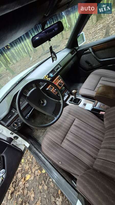 Седан Mercedes-Benz E-Class 1988 в Крюківщині