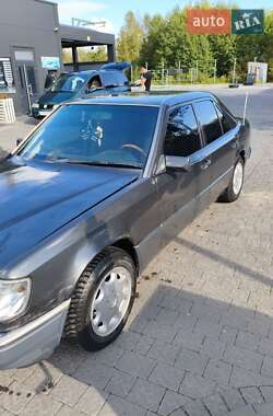 Седан Mercedes-Benz E-Class 1992 в 