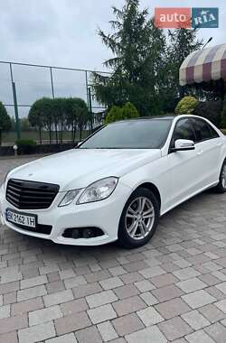 Седан Mercedes-Benz E-Class 2011 в Сарнах