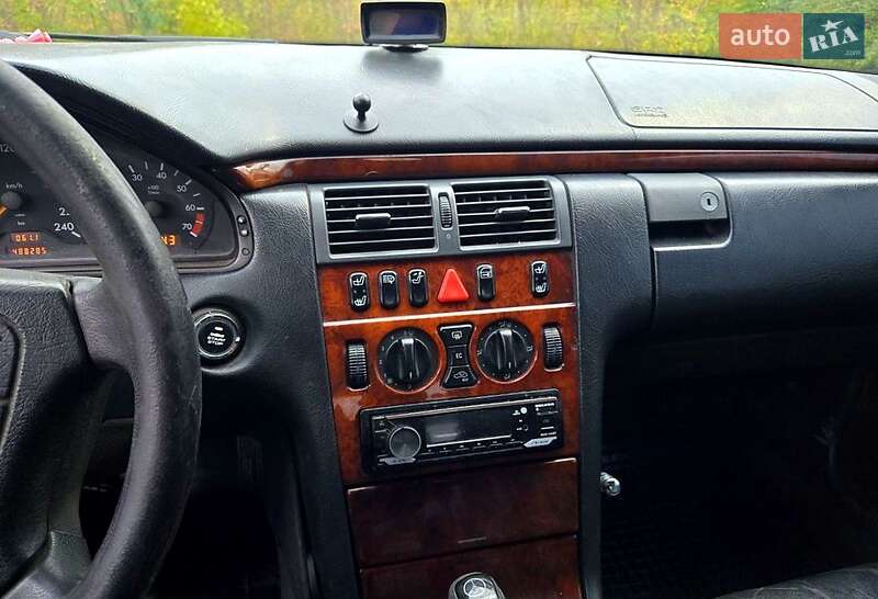 Седан Mercedes-Benz E-Class 1996 в Харкові