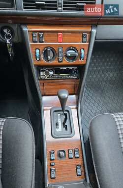 Седан Mercedes-Benz E-Class 1995 в 