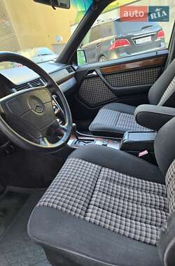 Седан Mercedes-Benz E-Class 1995 в 