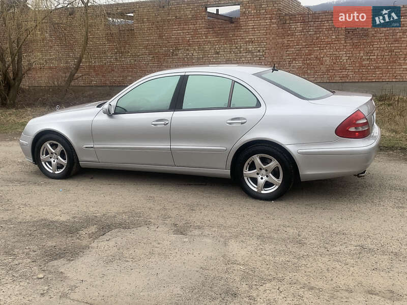 Седан Mercedes-Benz E-Class 2003 в Вижнице