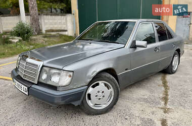 Седан Mercedes-Benz E-Class 1992 в Новояворовске