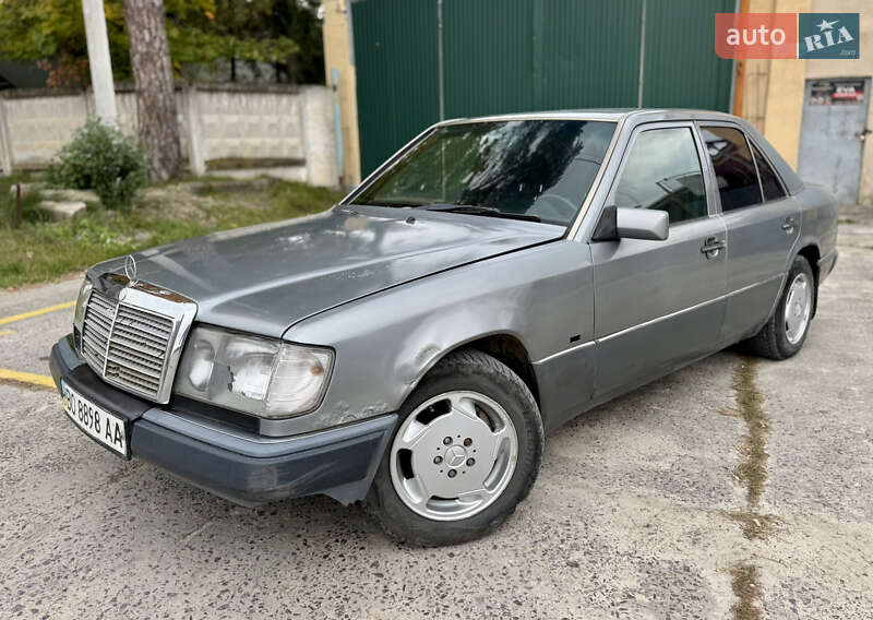 Седан Mercedes-Benz E-Class 1992 в Новояворовске