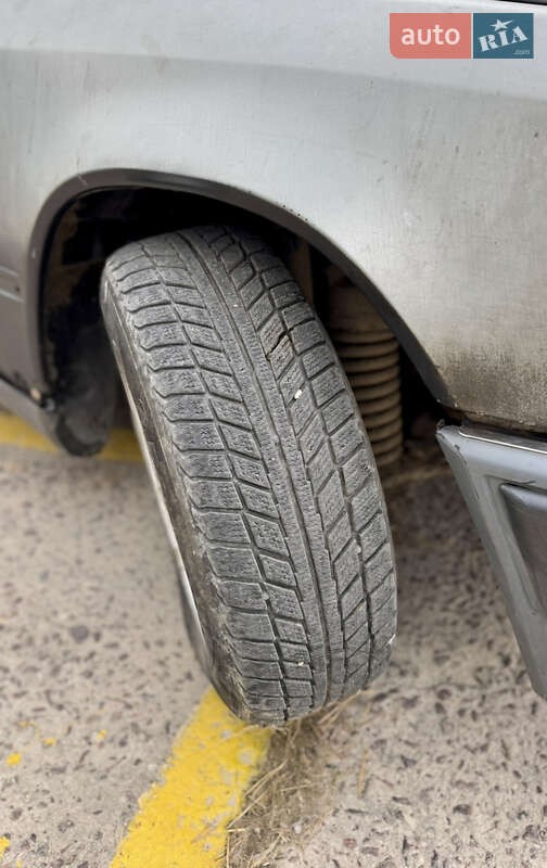 Седан Mercedes-Benz E-Class 1992 в Новояворовске