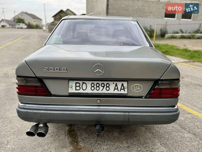 Седан Mercedes-Benz E-Class 1992 в Новояворовске