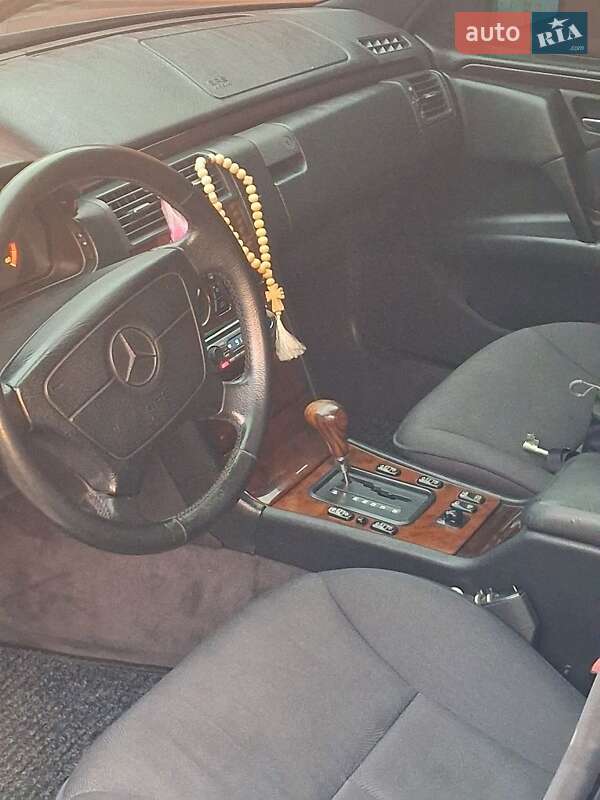 Седан Mercedes-Benz E-Class 1996 в Кривом Роге
