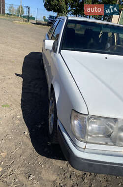 Седан Mercedes-Benz E-Class 1992 в 