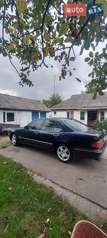 Седан Mercedes-Benz E-Class 2002 в Києві