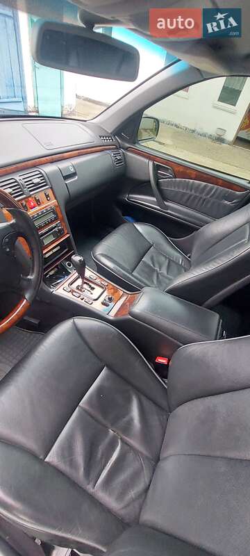 Седан Mercedes-Benz E-Class 2002 в Києві