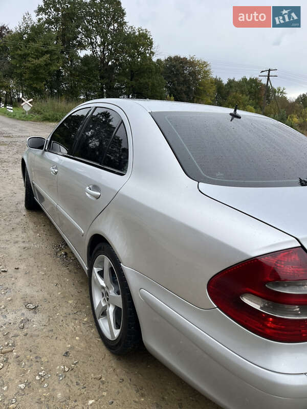 Седан Mercedes-Benz E-Class 2005 в Чернівцях