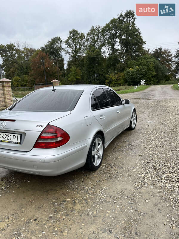 Седан Mercedes-Benz E-Class 2005 в Чернівцях