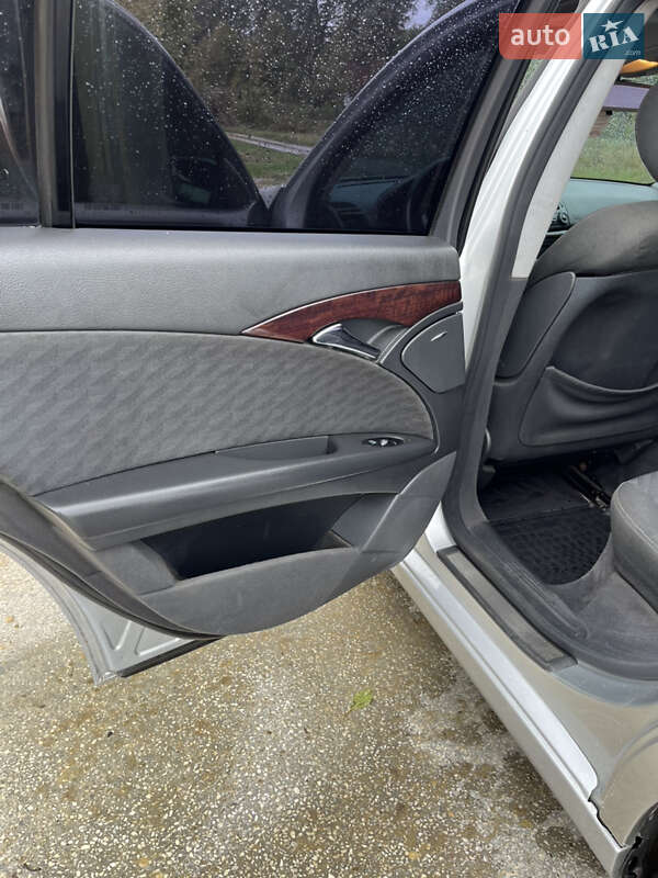 Седан Mercedes-Benz E-Class 2005 в Чернівцях