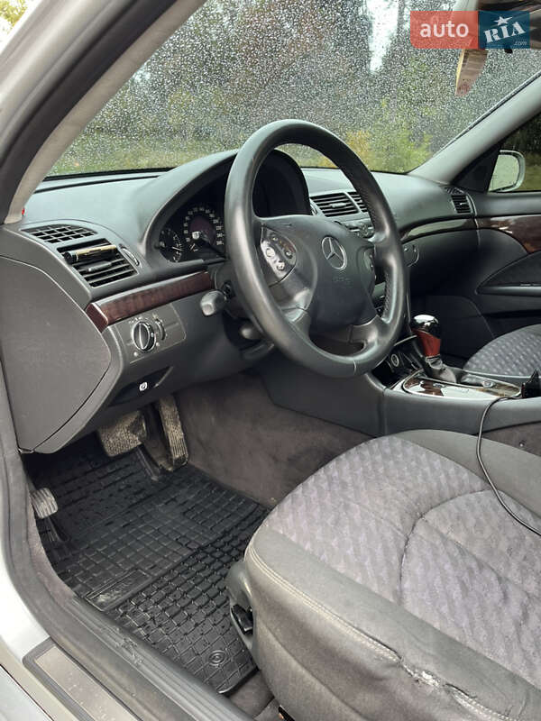 Седан Mercedes-Benz E-Class 2005 в Чернівцях