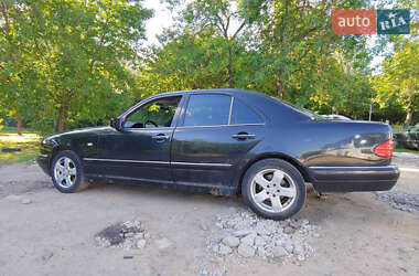 Седан Mercedes-Benz E-Class 1998 в 
