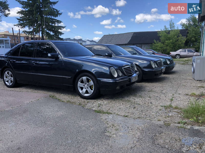 Седан Mercedes-Benz E-Class 2001 в Самборе