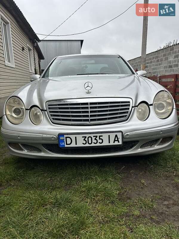 Седан Mercedes-Benz E-Class 2004 в Вараші