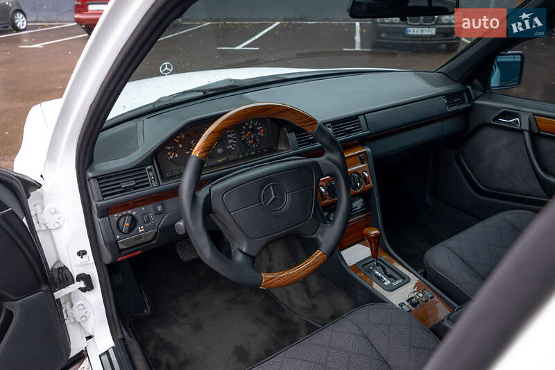 Седан Mercedes-Benz E-Class 1994 в Киеве