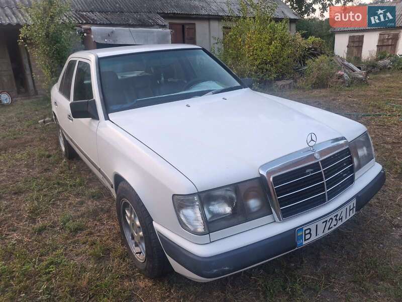 Седан Mercedes-Benz E-Class 1988 в Лубнах