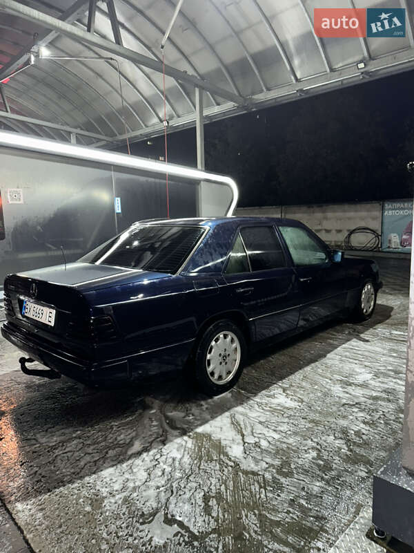 Седан Mercedes-Benz E-Class 1995 в Хмельницком