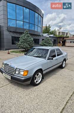 Седан Mercedes-Benz E-Class 1988 в Харькове