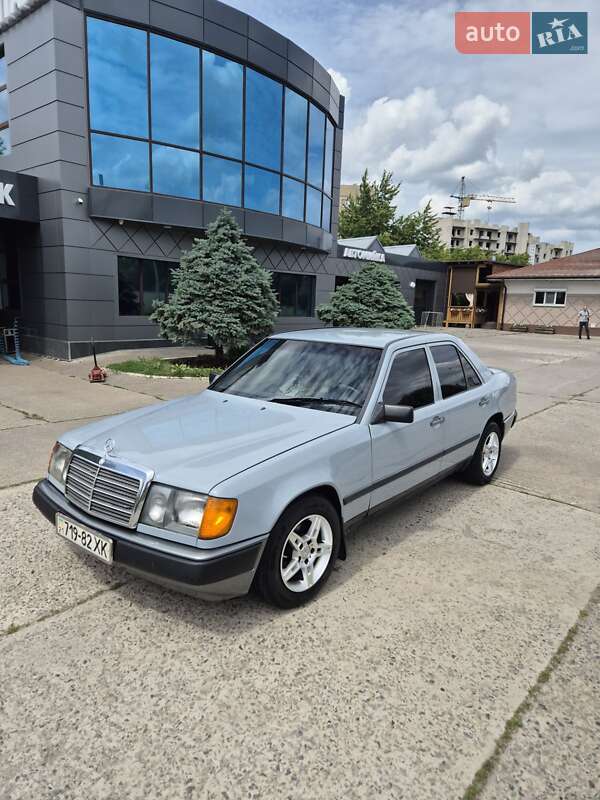 Mercedes-Benz E-Class 1988