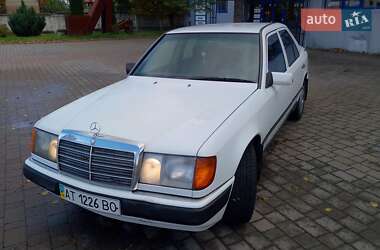 Седан Mercedes-Benz E-Class 1989 в Надворной
