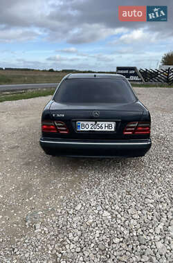 Седан Mercedes-Benz E-Class 2001 в 