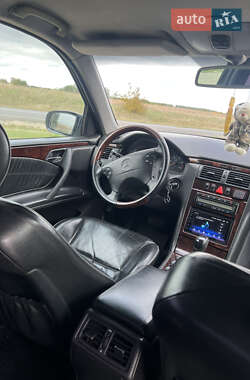 Седан Mercedes-Benz E-Class 2001 в 