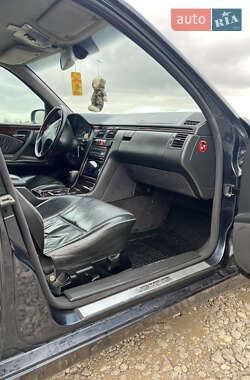 Седан Mercedes-Benz E-Class 2001 в 