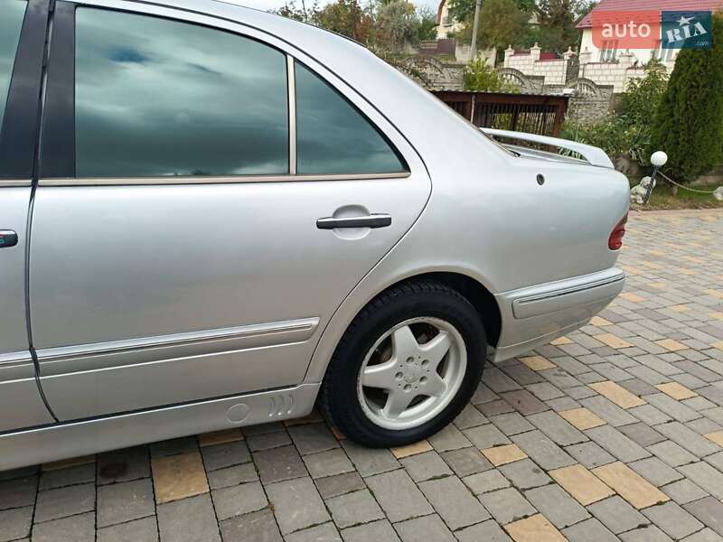 Седан Mercedes-Benz E-Class 1995 в Черновцах