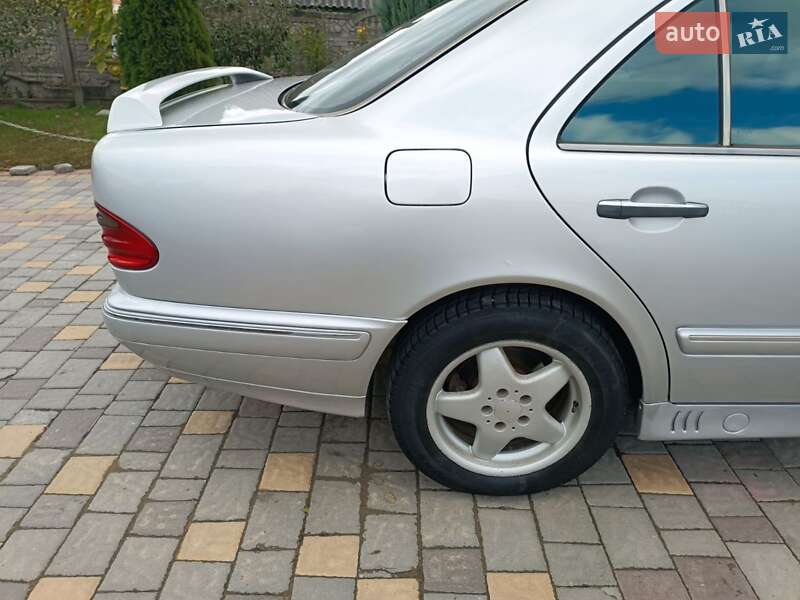Седан Mercedes-Benz E-Class 1995 в Черновцах