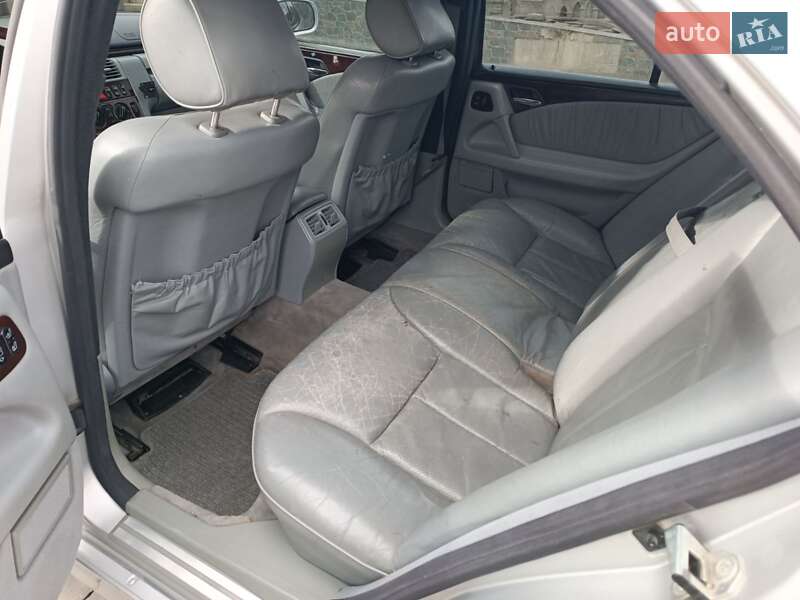 Седан Mercedes-Benz E-Class 1995 в Черновцах