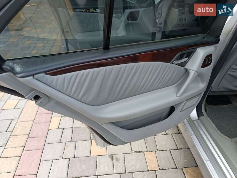 Седан Mercedes-Benz E-Class 1995 в Черновцах