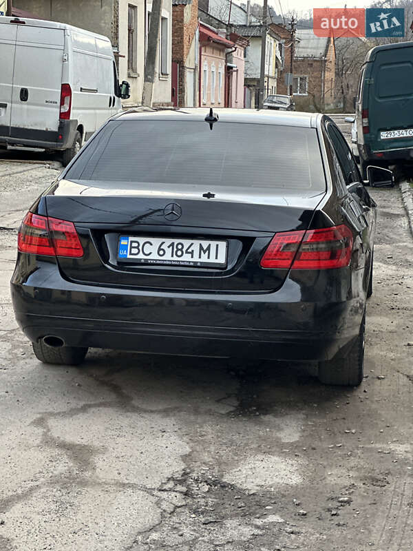 Седан Mercedes-Benz E-Class 2011 в Львове