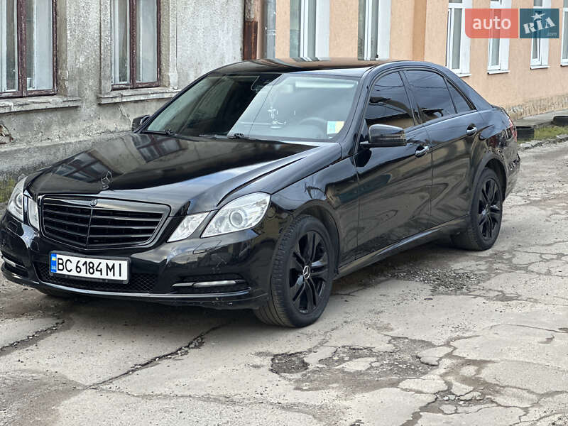 Седан Mercedes-Benz E-Class 2011 в Львове