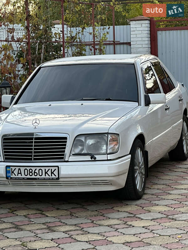 Седан Mercedes-Benz E-Class 1994 в Киеве