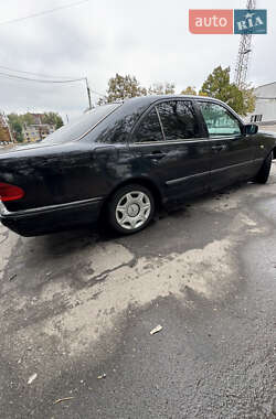 Седан Mercedes-Benz E-Class 1997 в 