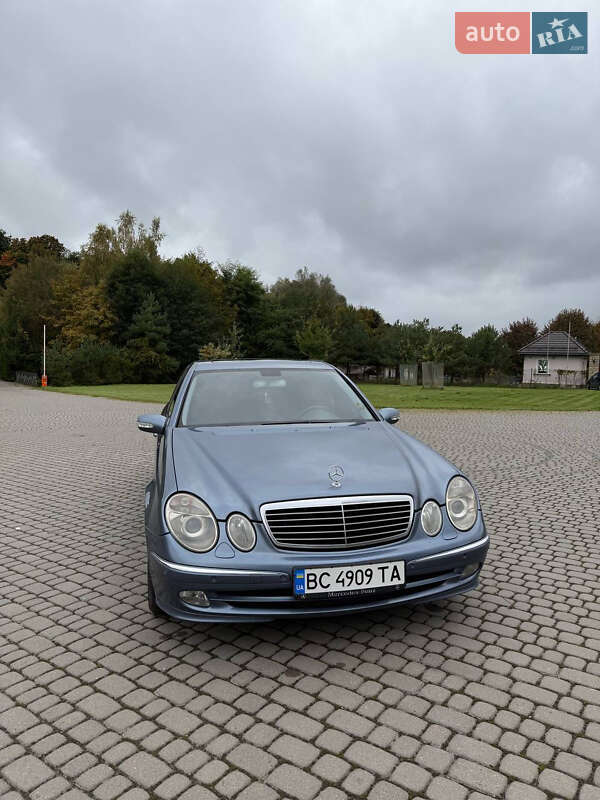 Седан Mercedes-Benz E-Class 2004 в Львове