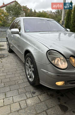 Седан Mercedes-Benz E-Class 2004 в  фото 2 Седан Mercedes-Benz E-Class 2004 в