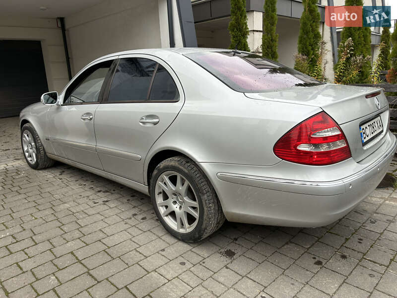 Седан Mercedes-Benz E-Class 2004 в Львове