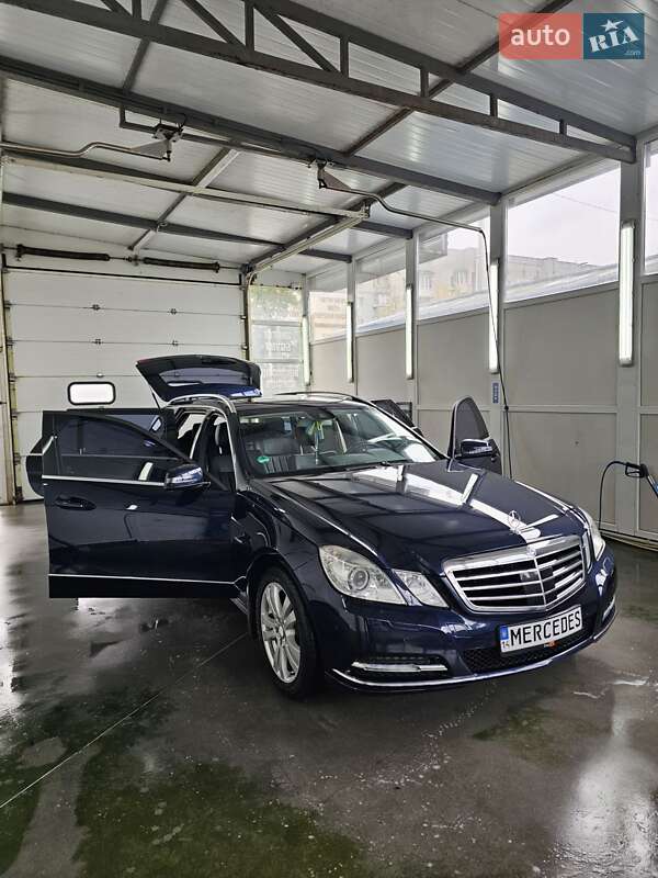 Универсал Mercedes-Benz E-Class 2012 в Львове