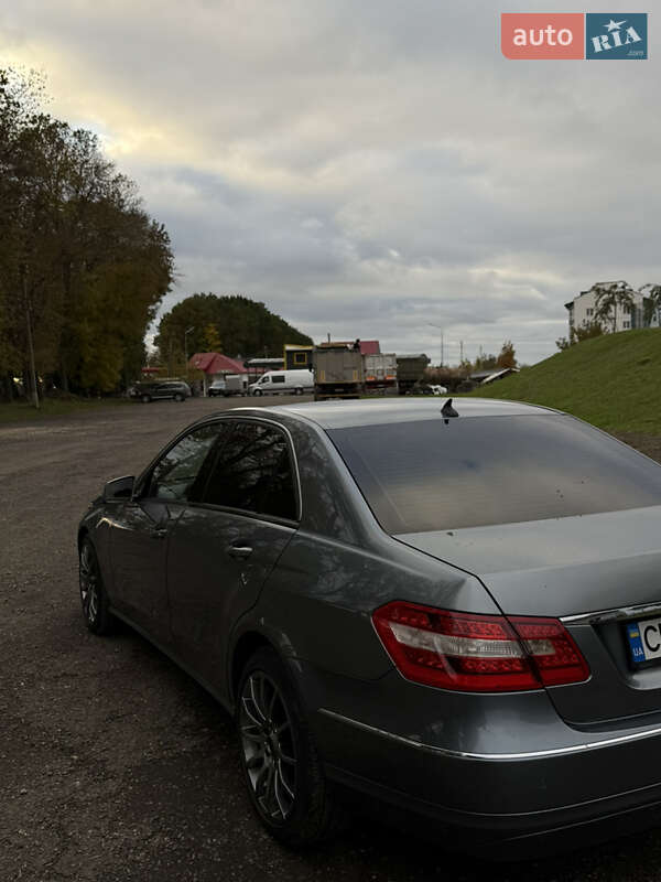 Седан Mercedes-Benz E-Class 2011 в Заставной