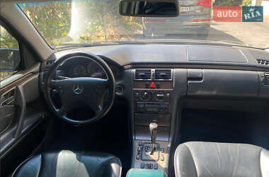 Седан Mercedes-Benz E-Class 2000 в 
